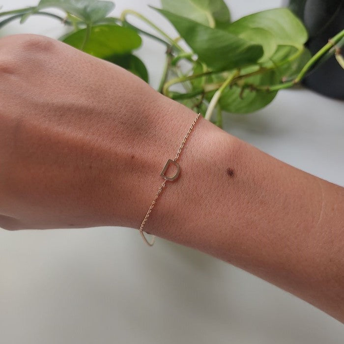 Pulseira Letra de Lado