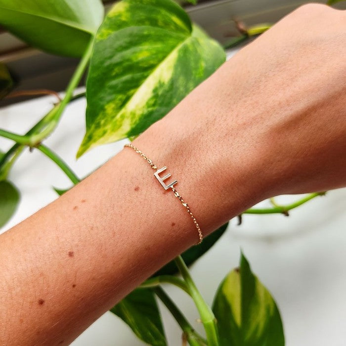 Pulseira Letra de Lado