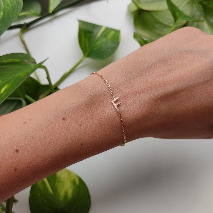 Pulseira Letra de Lado