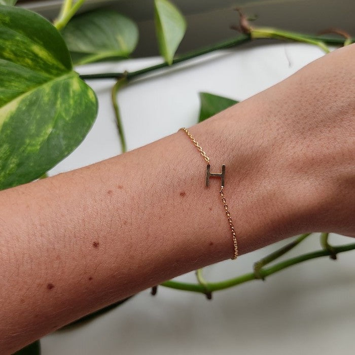 Pulseira Letra de Lado