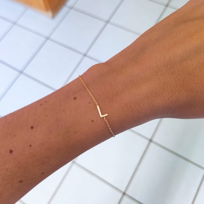 Pulseira Letra de Lado