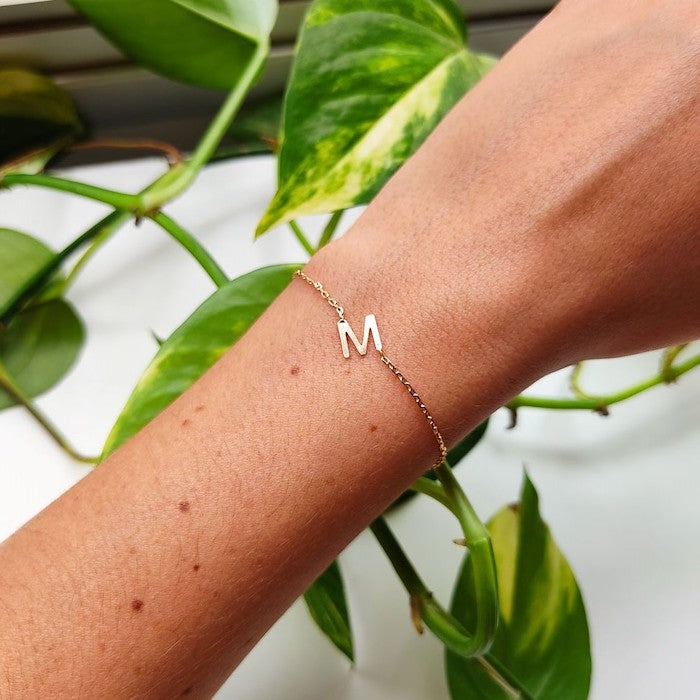 Pulseira Letra de Lado