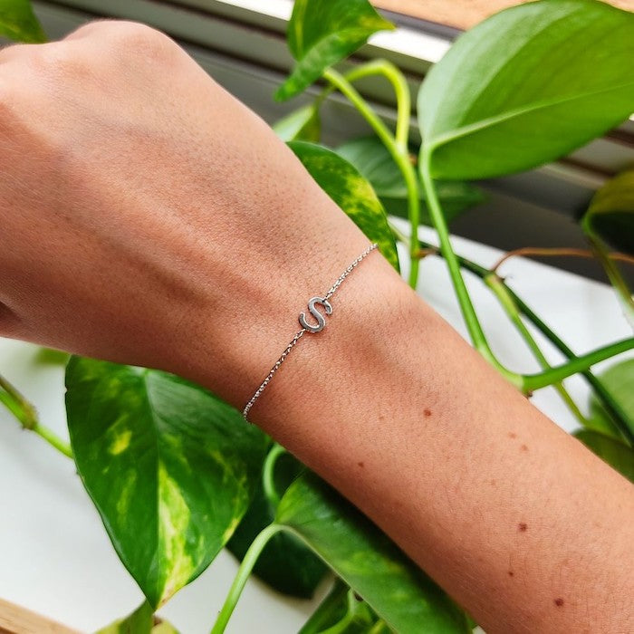 Pulseira Letra de Lado