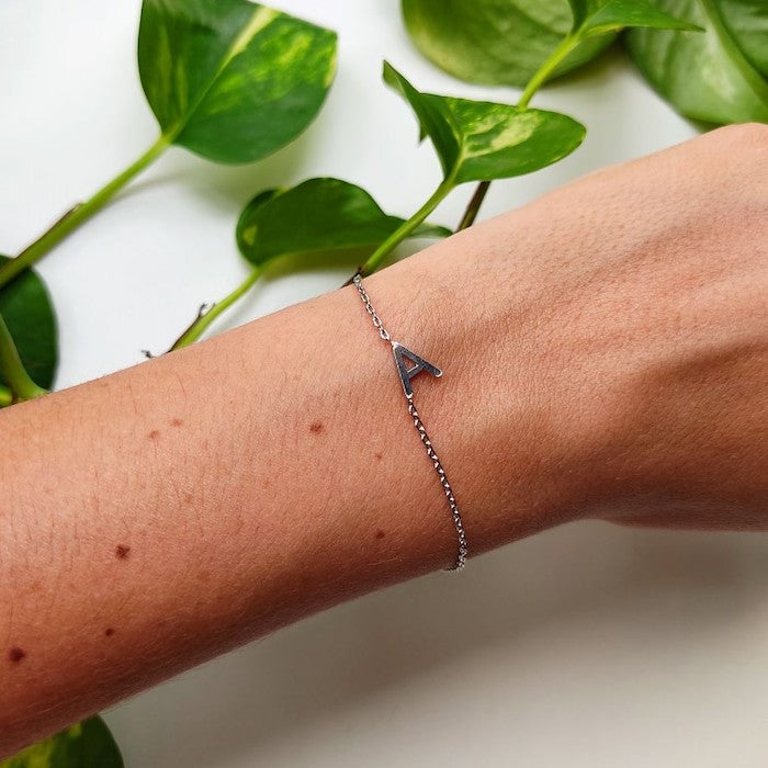 Pulseira Letra de Lado