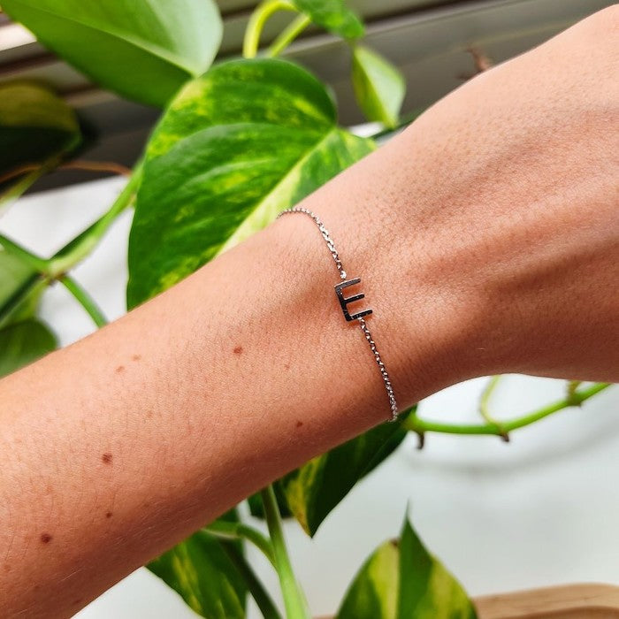 Pulseira Letra de Lado