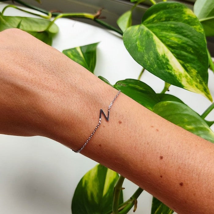 Pulseira Letra de Lado