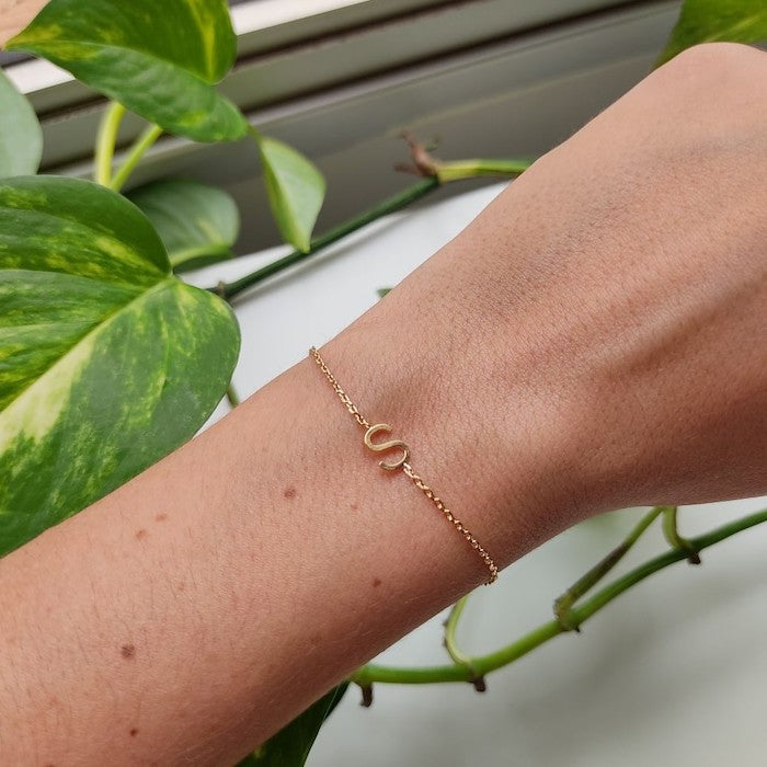 Pulseira Letra de Lado