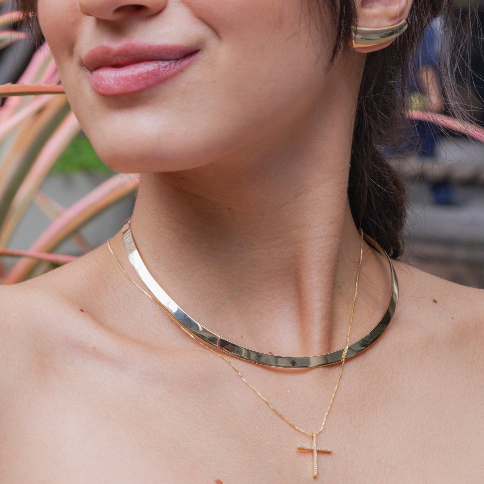 Colar Crucifixo Cravejado
